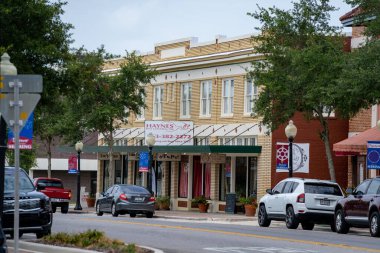 Sebring, FL, ABD - 18 Haziran 2021: Sebring FL USA 'deki yerel mağazaların fotoğrafları