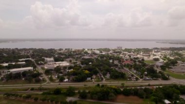 Charles Gölü manzaralı Sebring FL şehir merkezi görüntüsü