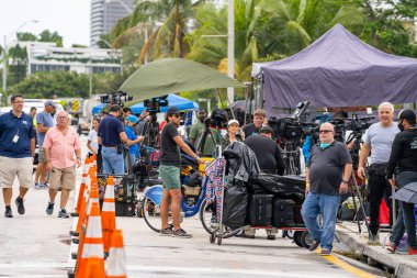 Surfside, FL, ABD - 24 Haziran 2021 Champlain Kuleleri Surfside Miami Beach 'in yıkılması sahnesi