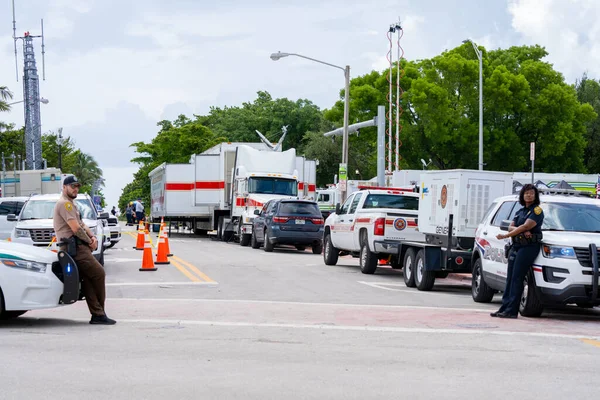 Miami Beach Surfside Estados Unidos Junio 2021 Policía Bloquea Las — Foto de Stock