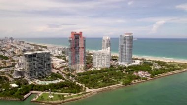 Miami Plajı 'ndaki apartmanlara yaklaşım 5 km.