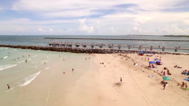 Tourists Miami Beach 2021 Aerial Drone Video — Stock Video
