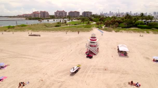 Órbita Aérea Alrededor Miami Beach Salvavidas — Vídeo de stock