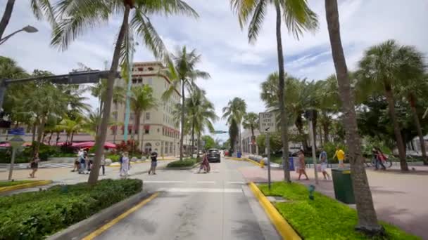 Miami Beach Usa Giugno 2021 Persone Che Attraversano Strada Miami — Video Stock