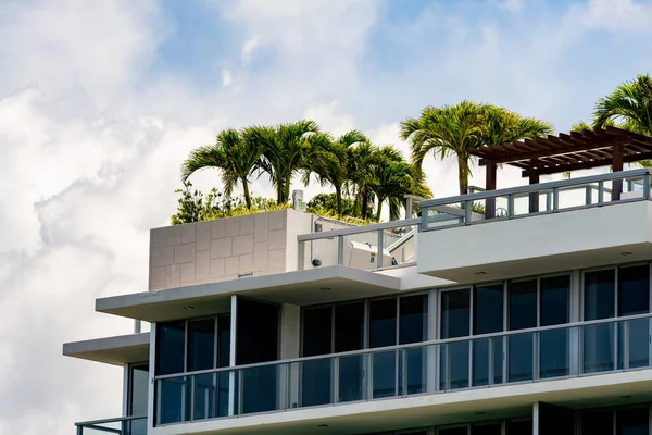 Sección Primer Plano Condominio Miami Beach Con Erosión Por Daño — Foto de Stock
