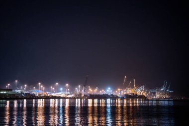 Miami Limanı gece aydınlandı.