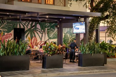 Moxies 'deki insanlar Mary Brickell Village Brickell Miami' de