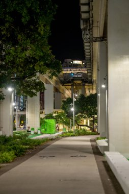 Yeni yapılmış Brickell Miami 'nin gece fotoğrafı Açık hava eğlence alanı
