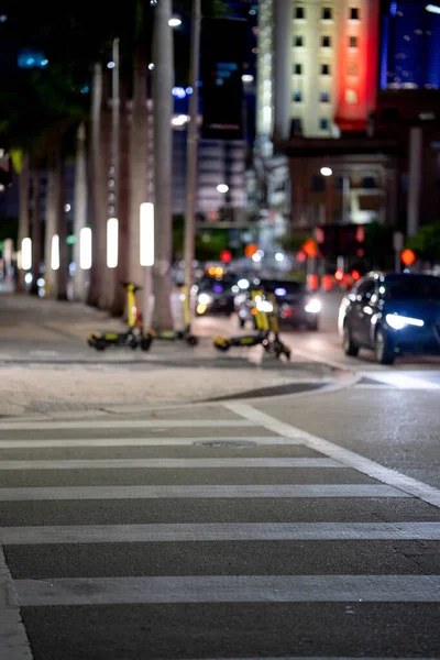 Stadsscenen Fokus Crosswalk Randiga Linjer — Stockfoto