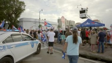 Miami, FL, ABD - 14 Temmuz 2021 Miami Florida ABD 4k 60fps Küba Destek Protestosu