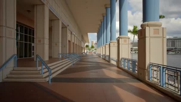 Touring Tampa Convention Center Vid Bay Motion Video — Stockvideo