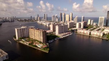 Sunny Isles Sahili, Florida 5k 'de bir apartman dairesi.