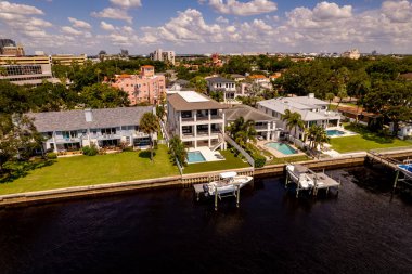 Davis Adası 'ndaki Tampa FL' de havadan çekilmiş lüks fotoğraf evleri.