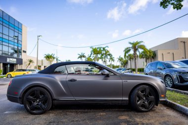 Miami, FL, ABD - 16 Temmuz 2021 Fotoğraf: Bentley Continental GT w12
