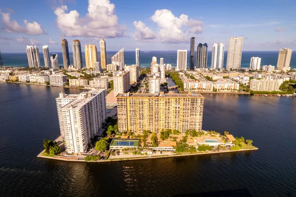 Nya Och Gamla Bostadsbyggnader Miami Sunny Isles Beach — Stockfoto