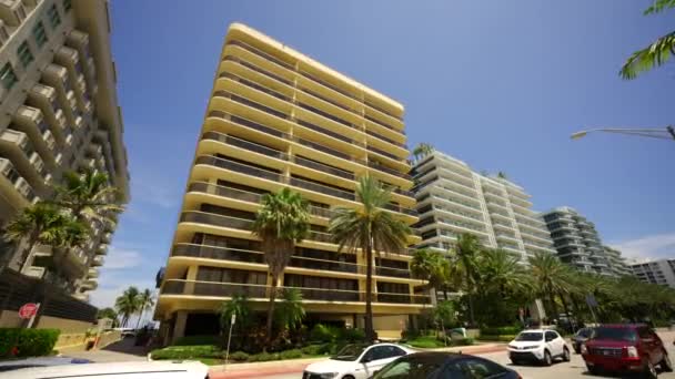 Waves Condominium Surfside Florida Motion Video — Stockvideo
