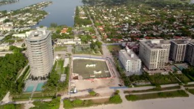 İHA görüntüleri Champlain Kuleleri yıkıldıktan ve yıkıldıktan sonra Miami 'nin surfside