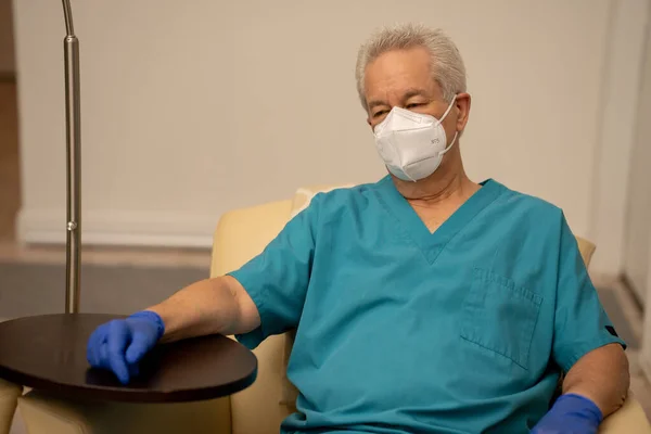 Doctor Sitting Resting Completing Double Shift Helping Covid Patients — Stock Photo, Image