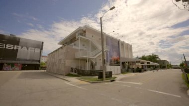 Miami, FL, ABD - 8 Ağustos 2021: E11EVEN Gece Kulübü Miami. 4k hareketli video görüntüsü