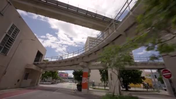 Miami Usa Augusti 2021 Cykeltur Centrala Miami Scen Byggnader Metrorail — Stockvideo