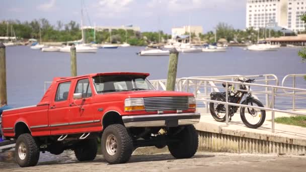 Hollywood Usa August 2021 Motion Parallax Shot Classic Red Ford — Stock Video