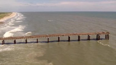 St Johns County Okyanusu ve Balıkçı İskelesi. 4k hava aracı videosu St Augustine Sahili Florida