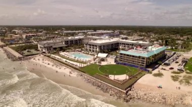 Hilton St Augustine Sahili Okyanus Kıyısı Florida Resort USA 'den 5k hava görüntülü Embassy Suites