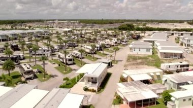 Ocean Breeze Resort Jensen Beach FL USA 'de karavan kampı.