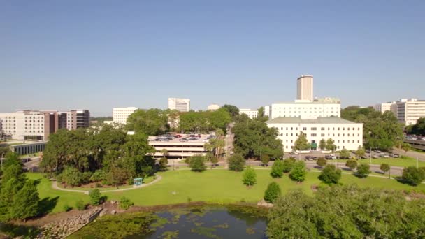Video Panorámico Aéreo Centro Tallahassee Florida Casacades Park Downtown — Vídeos de Stock