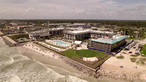 Luchtfoto Video Embassy Suites Hilton Augustine Beach Oceanfront Resort Florida — Stockvideo