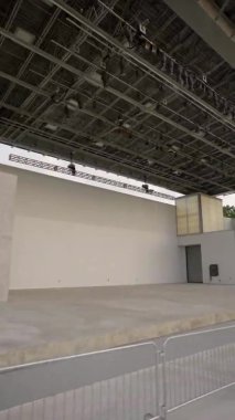 Dikey hareketli video müzik konseri sahnesi boş 4k 60fps