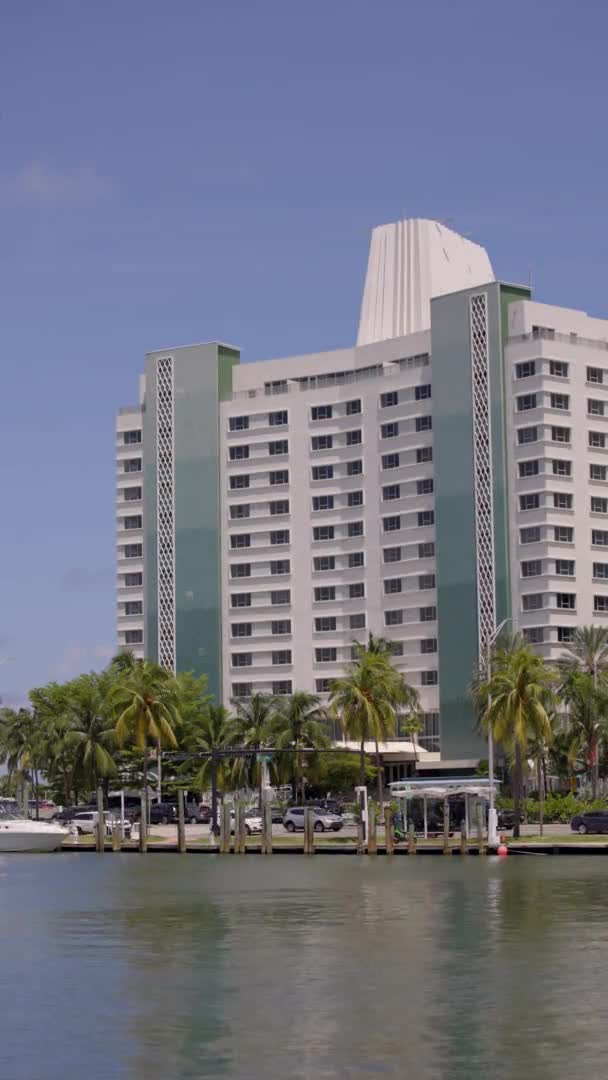 Vertikální Video Hotelu Eden Roc Miami Beach — Stock video