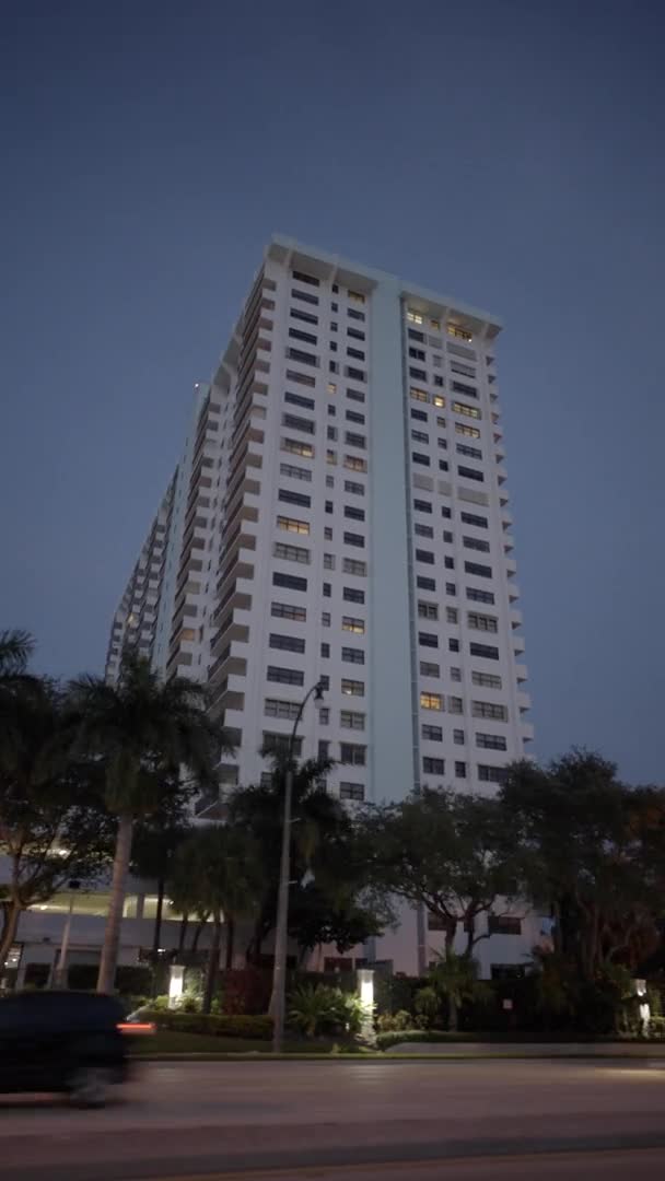 Vertical Video Old Generic Condominium Building Twilight Blue Hour — Stock Video