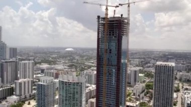 Missoni Baia, Miami 'de lüks bir dairede 4k hava görüntüsü.