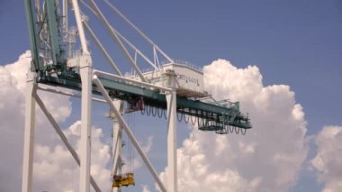 Port Miami yükleme vinçleri 4k 60fps içinde