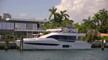 4k 60fps yatlı modern lüks Miami malikanesi.