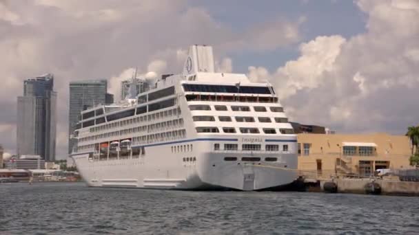 Insignia Zakotvil Port Miami Paralaxy Video — Stock video