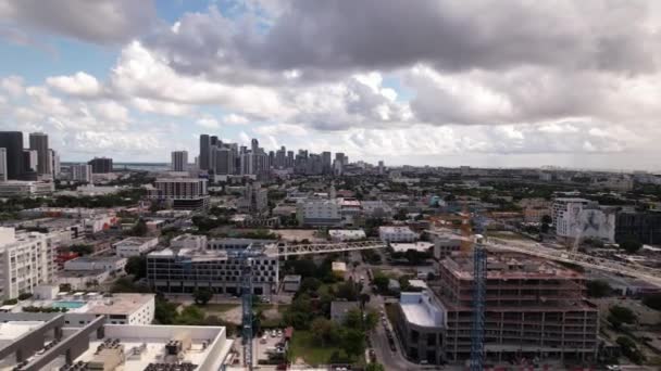 Flygvideo Miami Wynwood Byggkranar Bostadsutveckling — Stockvideo