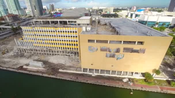 Wide aerial shot Miami Herald building demolition — Stock Video