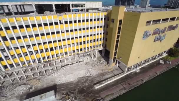 Wide aerial shot Miami Herald building demolition — Stock Video