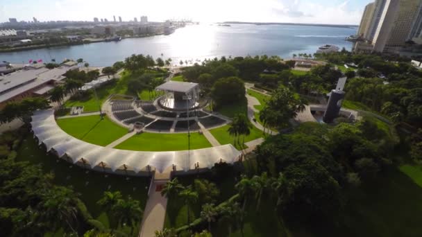 Downtown Miami och bayfront park — Stockvideo