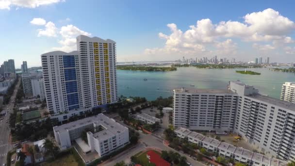 Video aéreo Miami Beach condominios e inmuebles — Vídeos de Stock