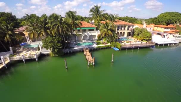 Luxury waterfront homes on Pinetree Drive — Stock Video