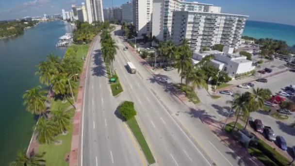 Edificios de Miami Beach en el océano — Vídeo de stock