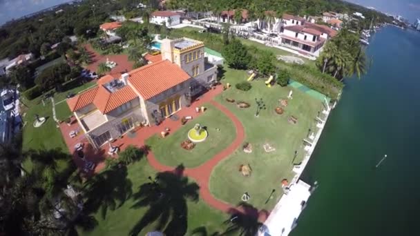 Aerial video of luxury mansions in Miami Beach — Stock Video