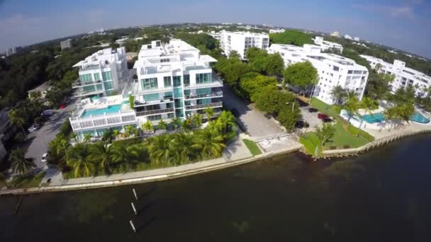 Aerial strzał nabrzeża nieruchomości Miami — Wideo stockowe