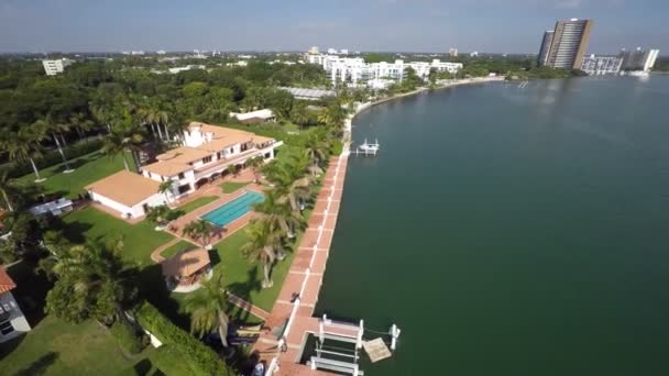 Aerial skott waterfront fastigheter Miami — Stockvideo