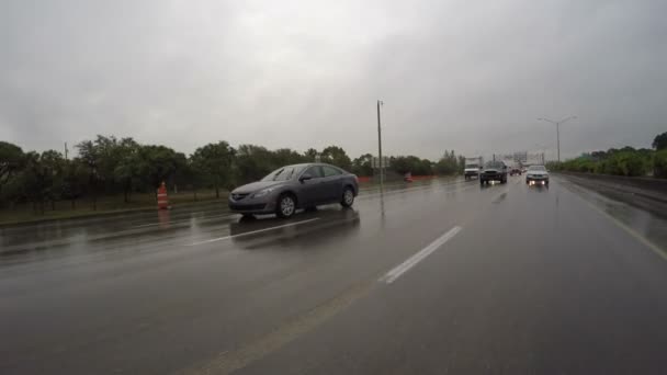 Conducerea în ploaie — Videoclip de stoc