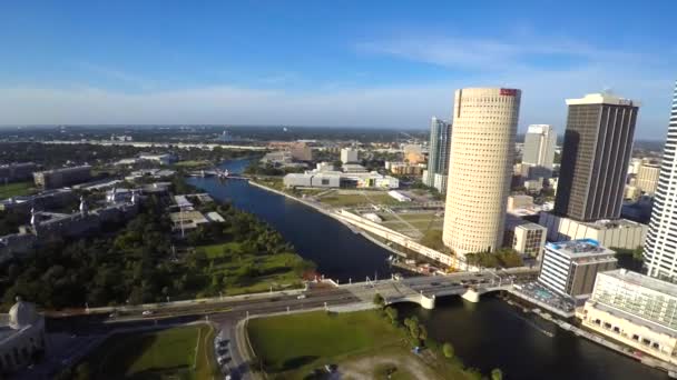 Luchtfoto videobeelden van Downtown Tampa — Stockvideo