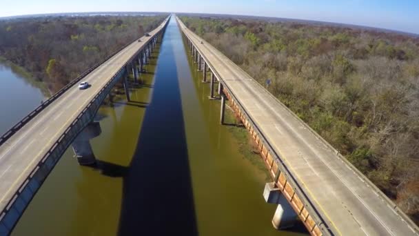Split highway over mashland in Louisiana — Stock Video